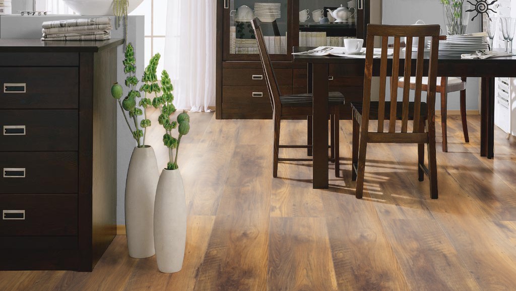 Ламинат Haro Tritty 100 Gran Via 4V Дуб Альтхольц 526712 2200×243×8 фото в интерьере Ламинат Haro Tritty 100 Gran Via 4V Дуб Альтхольц 526712 2200×243×8 фото в интерьере